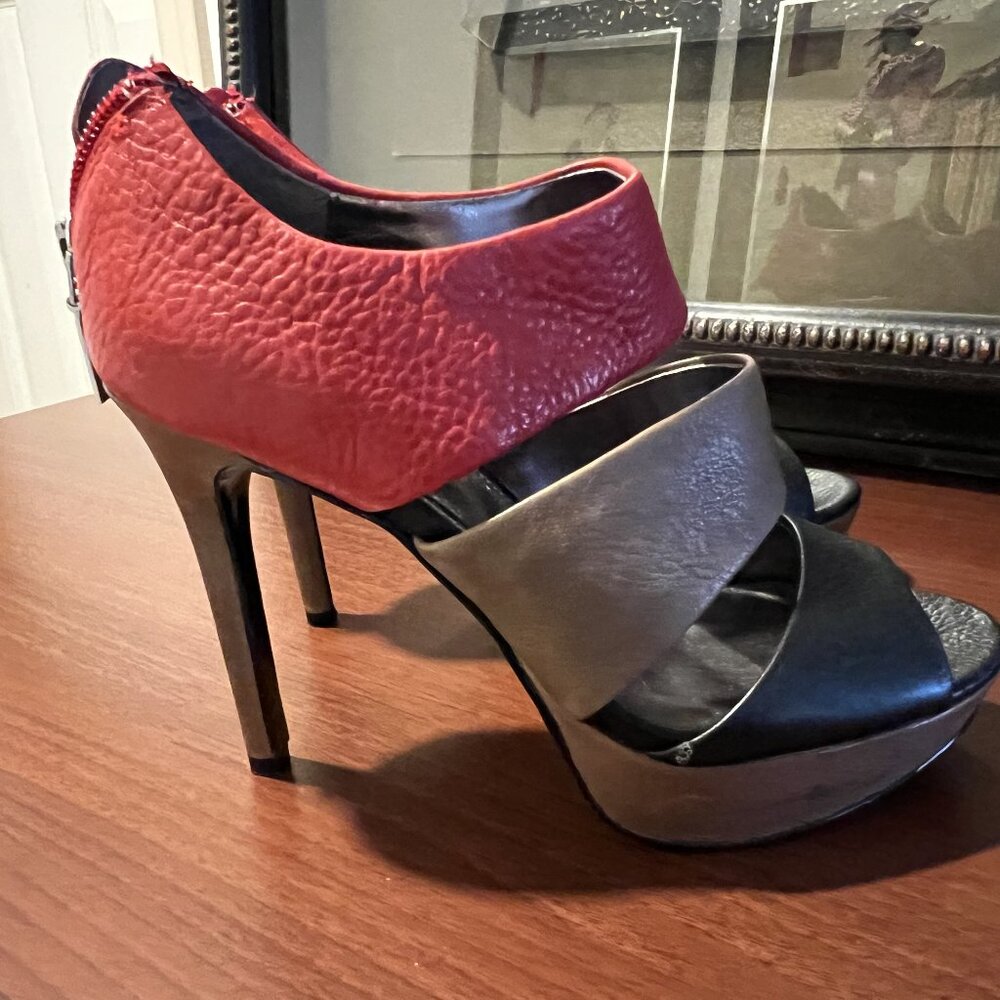 Calvin Klein Women's Shoes/Red-Tan-Black/Leather/6